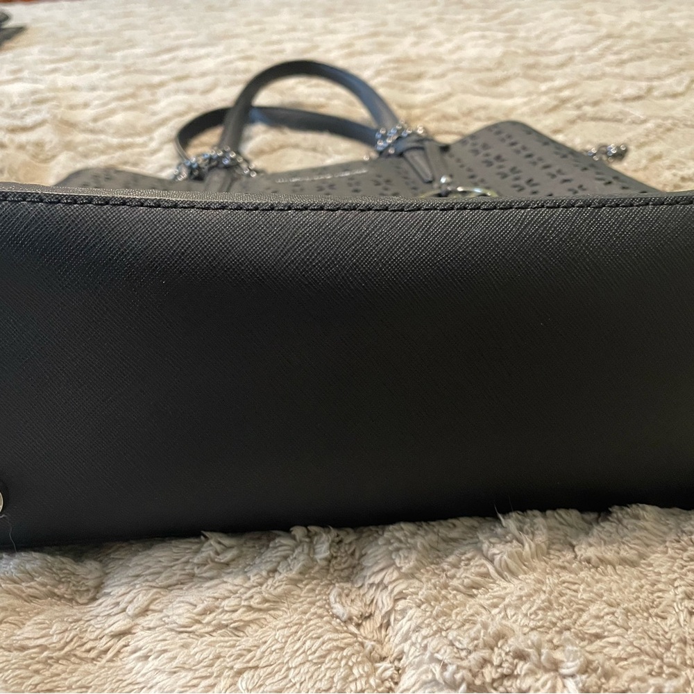 Michael Kors Hayley Tote - Picture 2 of 6